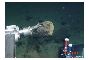 Echantillonnage � 5500 m de fond des volcans dit de type petit-spot � lest