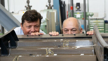 Mikrorisse in Flugzeugen f�hlen und sehen