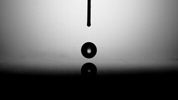 Winzige Tr�pfchen h�pfen, ohne zu zerplatzen