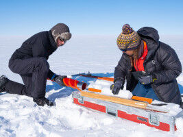 Fonte de la calotte du Groenland : comment des plaques de glace régulent l'écoulement de l'eau
