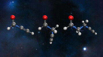How bigger molecules can help quantum charge flow last longer