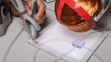 Ein Mikrokatheter navigiert durch die kleinsten Blutgef�sse