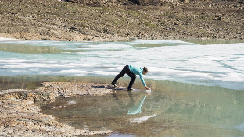 Environment - A scientific expedition requires far more than transporting equipment to the field. Behind every research trip are months of preparation. © DR Environment