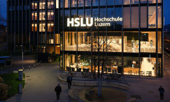 Abschlussfeier mit 425 erfolgreichen Absolventinnen und Absolventen