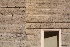 Construire en terre: vers un renouveau du «pisé»