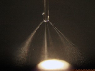 Elektrisch erzeugter Spray f�r die Herstellung ultrad�nner Silikon-Schichten. � 