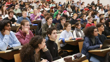 EPFL holds consultation to limit the growth in Bachelor's students