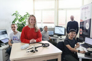 Exoskeleton device helps stroke victims regain hand function