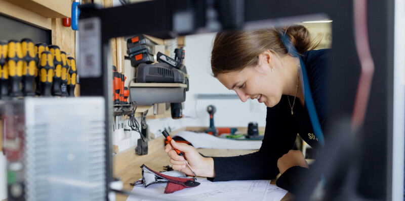 The Softletics prosthetic socket adapts to the limbs, reduces complications, and