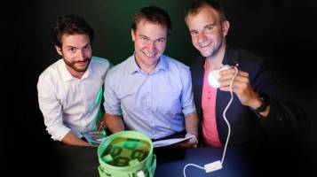 Une batterie verte pour s'�clairer en Afrique rurale