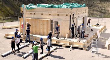 Une maison autosuffisante grâce à du solaire uniquement en façade